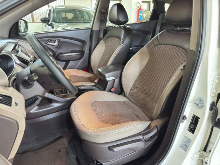 HYUNDAI - IX35 - 2012/2013 - Branca - R$ 67.900,00