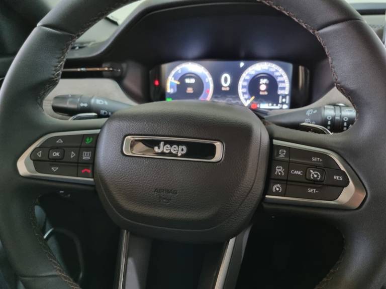 JEEP - COMMANDER - 2023/2024 - Cinza - R$ 176.900,00