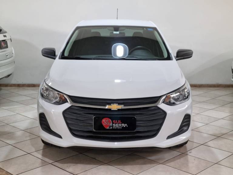 CHEVROLET - ONIX - 2022/2023 - Branca - R$ 81.900,00