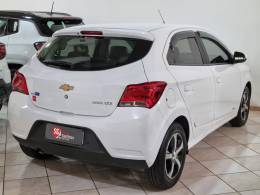 CHEVROLET - ONIX - 2016/2017 - Branca - R$ 61.900,00