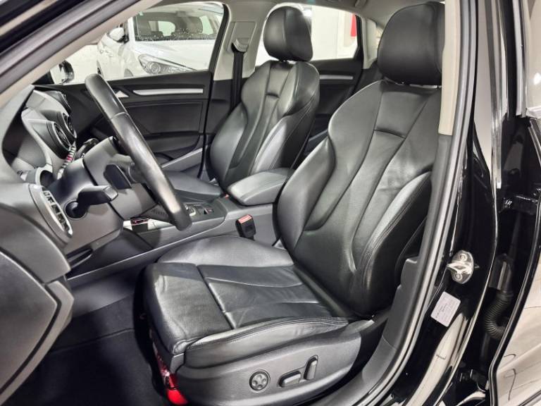 AUDI - A3 - 2015/2015 - Preta - R$ 88.900,00