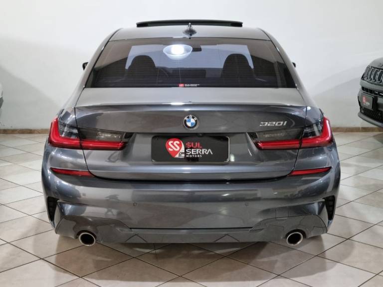 BMW - 320I - 2021/2022 - Cinza - R$ 239.900,00