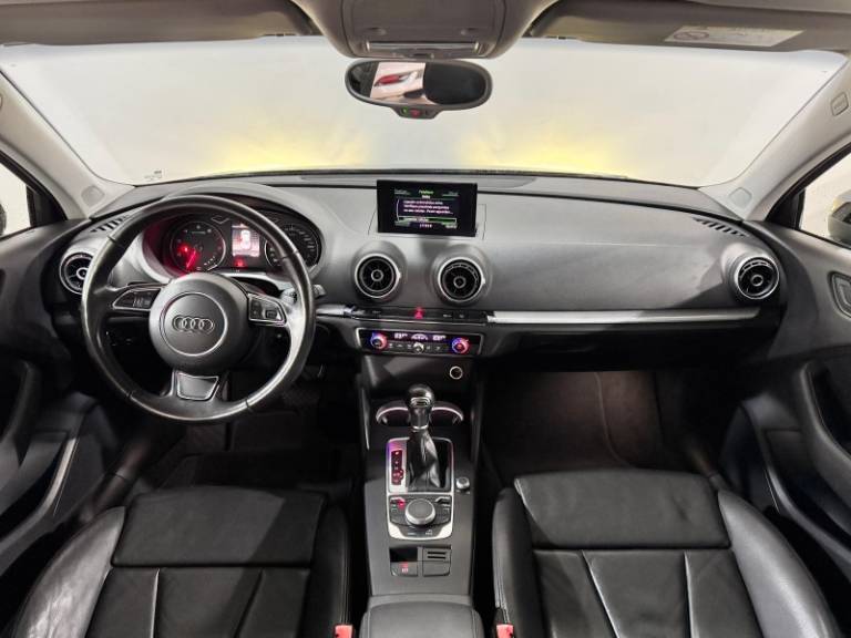 AUDI - A3 - 2015/2015 - Preta - R$ 88.900,00