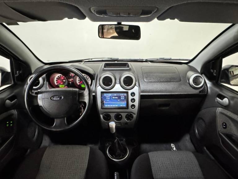 FORD - FIESTA - 2013/2014 - Bronze - R$ 37.900,00