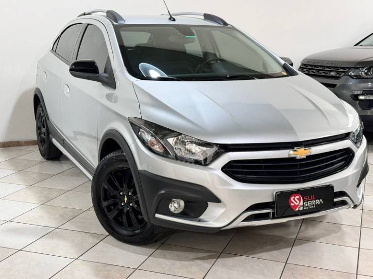 CHEVROLET - ONIX - 2018/2019 - Prata - R$ 66.900,00