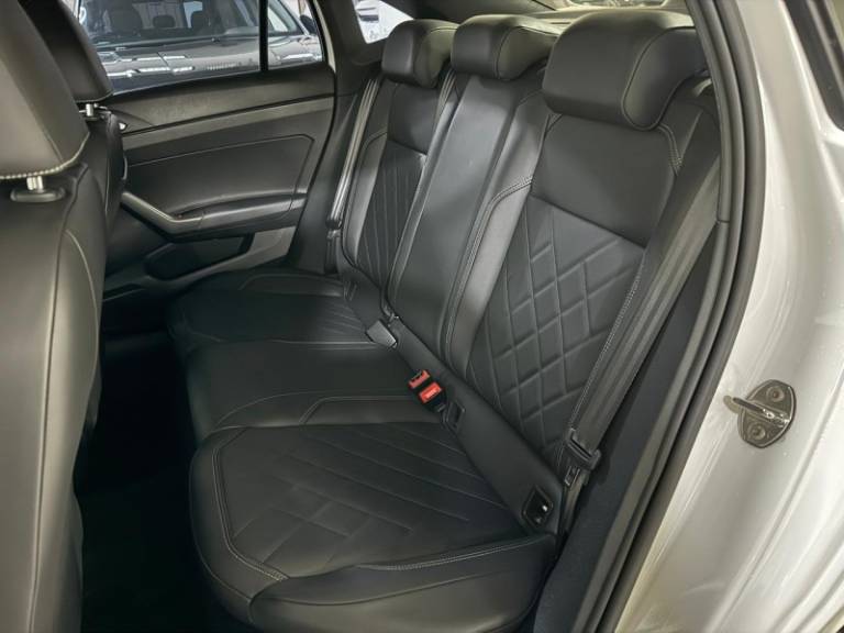 VOLKSWAGEN - VIRTUS - 2024/2024 - Branca - R$ 127.900,00